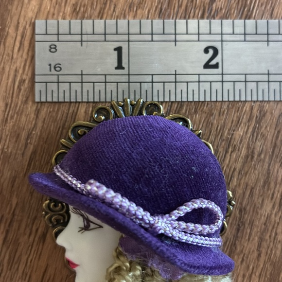 Vintage 1980’s Hand Crafted Brooch - Lady in Purple Hat - Picture 6 of 6